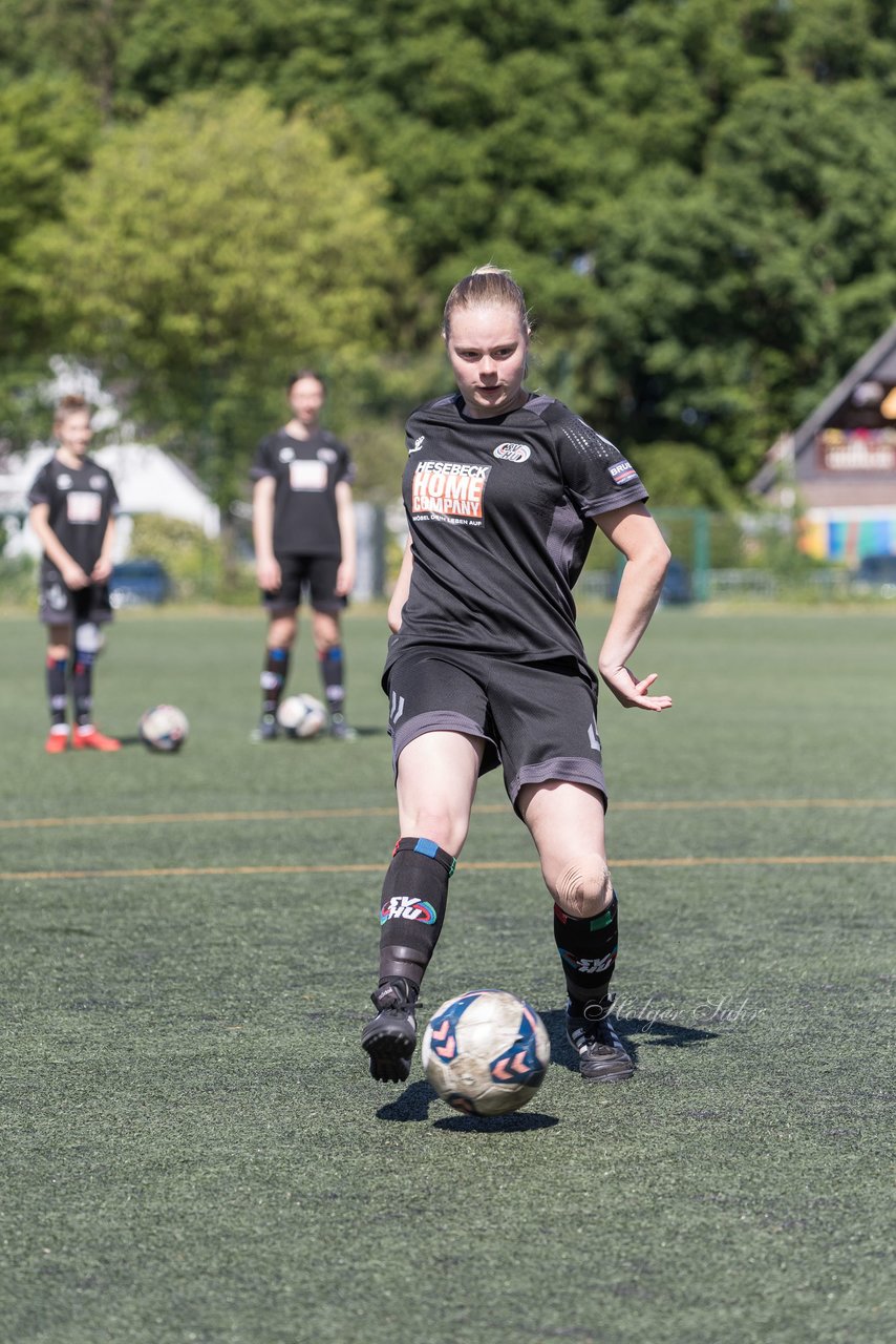 Bild 106 - wBJ SV Henstedt Ulzburg - TuS Rotenhof : Ergebnis: 12:0